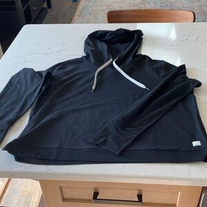 Vuori Women's Halo Essential Hoodie in a black heather size XL